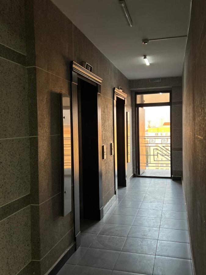 Apartment With City View On Sydykova St. 123 บิชเคก ภายนอก รูปภาพ