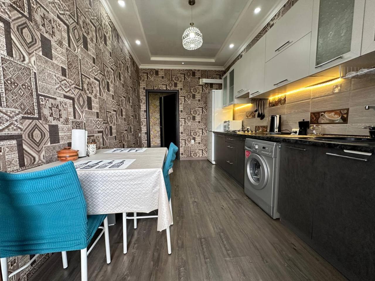Apartment With City View On Sydykova St. 123 บิชเคก ภายนอก รูปภาพ