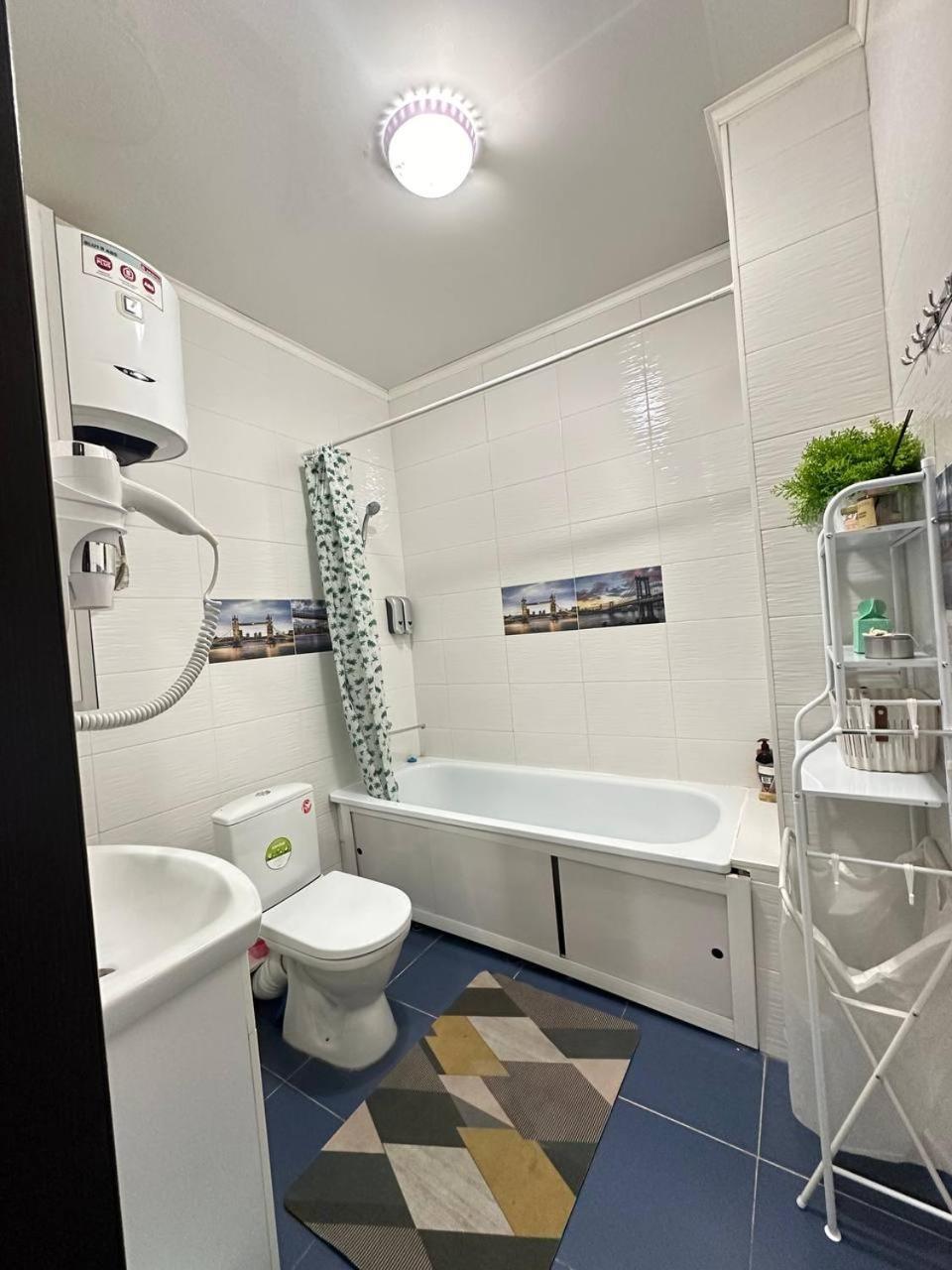 Apartment With City View On Sydykova St. 123 บิชเคก ภายนอก รูปภาพ
