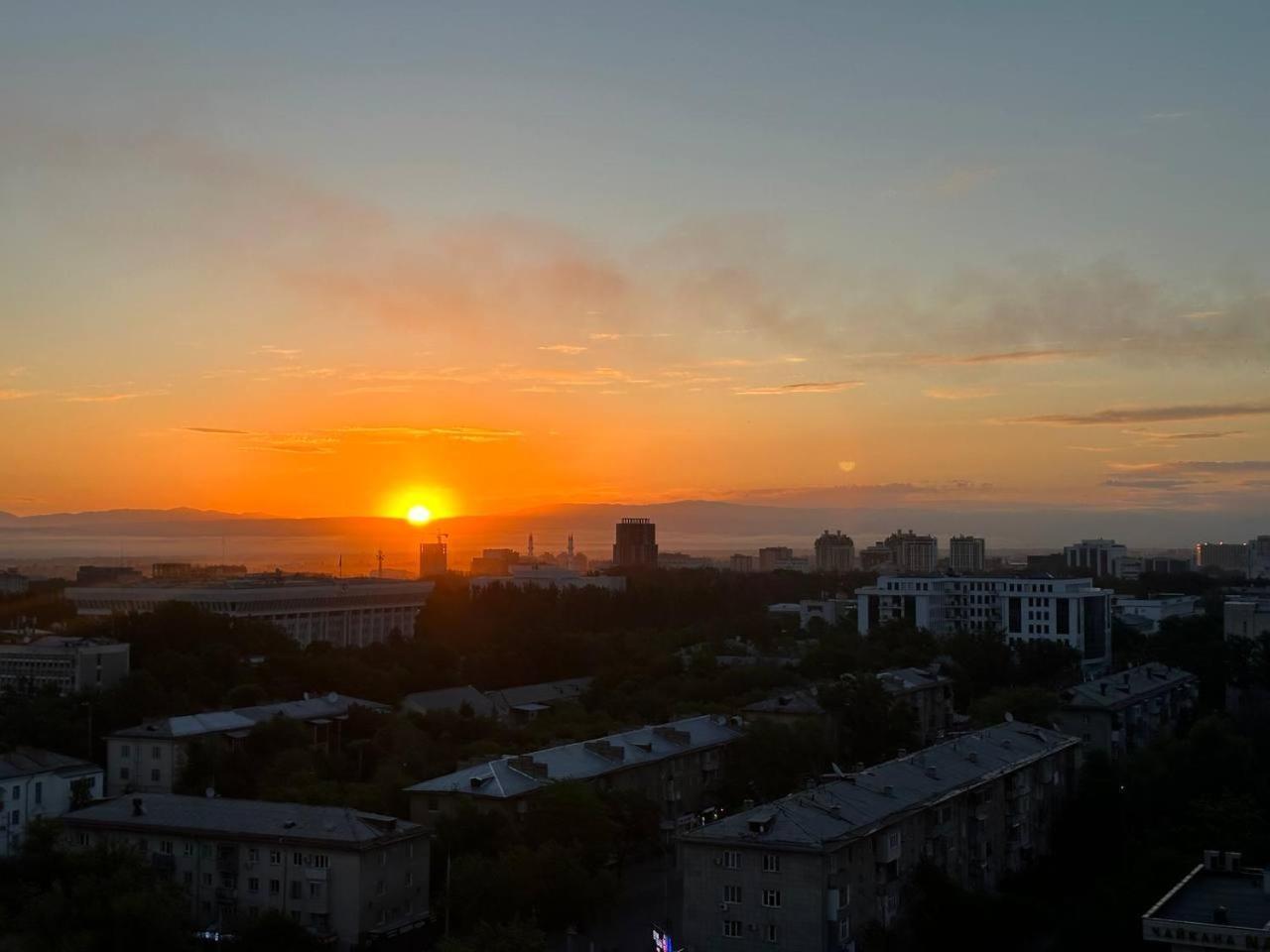 Apartment With City View On Sydykova St. 123 บิชเคก ภายนอก รูปภาพ